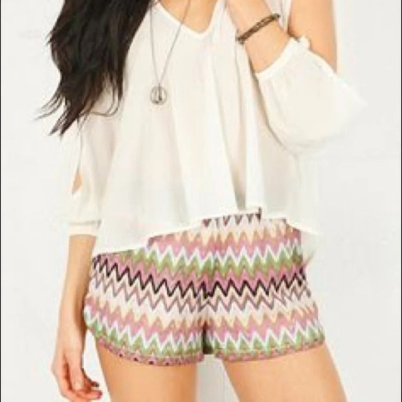 🎉🎉HOST PICK🎉🎉Lovers + Friends Zigzag Woodstock Shorts, Size S, NWOT - Picture 1 of 12